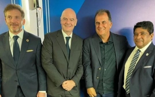 Fábio Mota posa ao lado de presidentes da FIFA, Conmebol e CBF