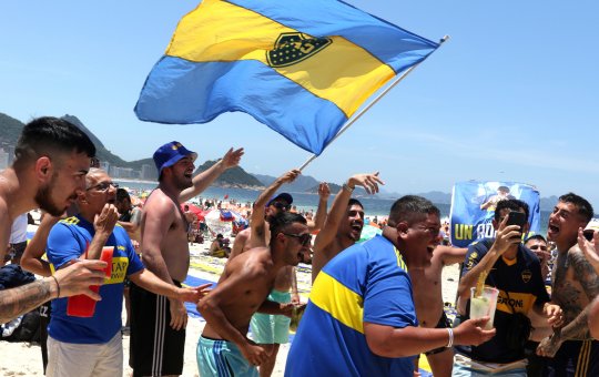 Torcedores do Boca transformam Copacabana em embaixada do clube