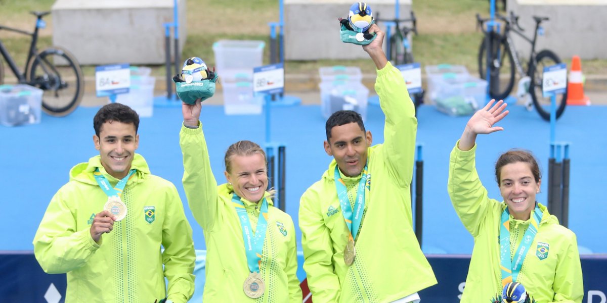 Brasil é bicampeão no revezamento misto do triatlo no Pan de Santiago
