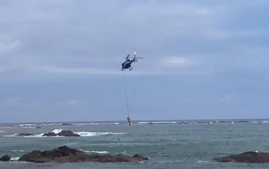 Turista alemão é resgatado pelo Graer na praia de Itapuã