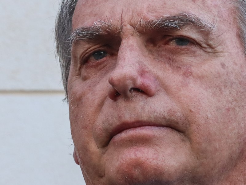 Ministro do TSE condena Bolsonaro à inelegibilidade pela terceira vez