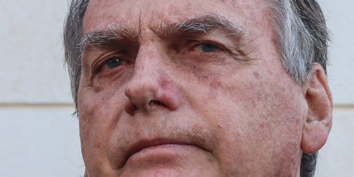 Ministro do TSE condena Bolsonaro à inelegibilidade pela terceira vez