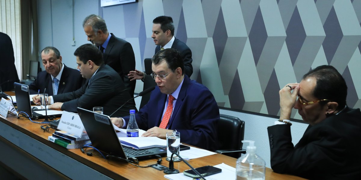 CCJ do Senado aprova texto base da reforma tributária