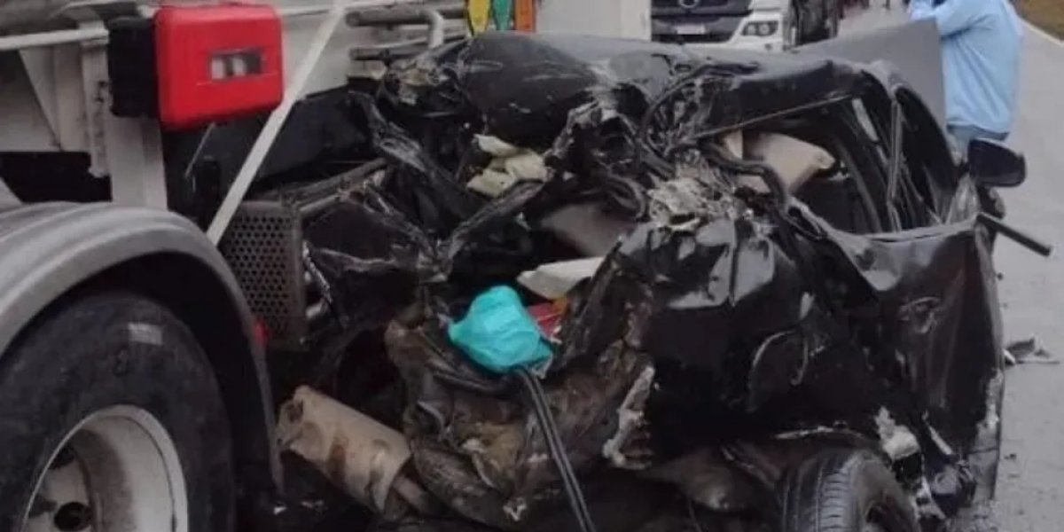 Cantor sofre acidente de carro na Bahia