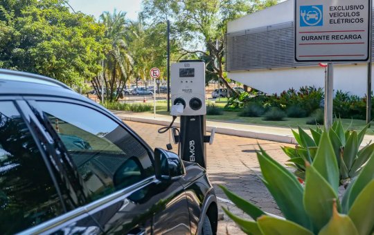 Imposto de Importação para carros elétricos será retomado em 2024