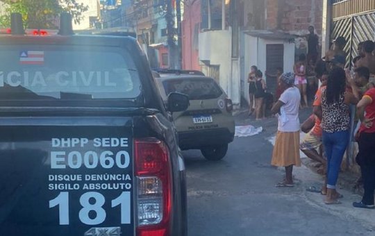 Um homem é morto e dois ficam feridos em ataque a barbearia em Salvador
