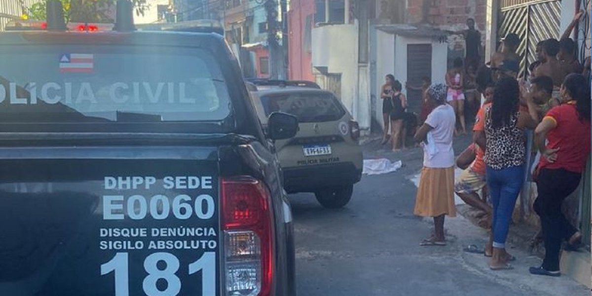 Um homem é morto e dois ficam feridos em ataque a barbearia em Salvador