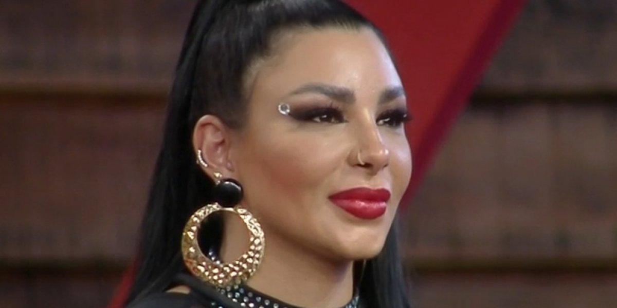 Jenny Miranda explica o que causou internação e suspeita de evenenamento