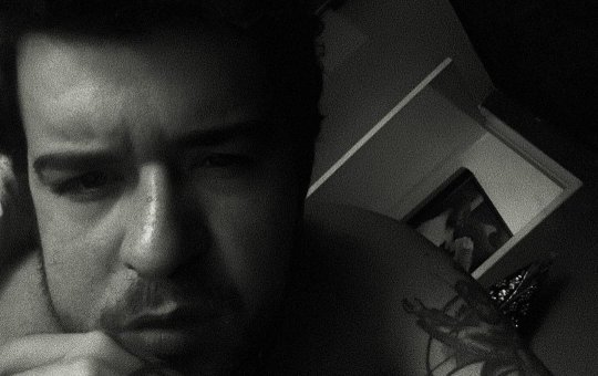 Aos 31 anos, morre o fotógrafo Akira Cravo, filho de Mario Cravo Neto