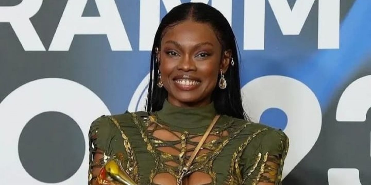 Baiana Xênia França vence categoria no Grammy Latino 2023