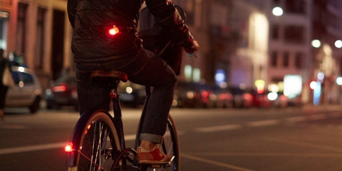 Ciclista é atropelada em Minas Gerais, caminhonete segue caminho sem ajudar