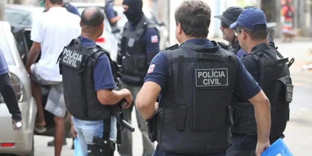 Homem e mulher são encontrados mortos dentro de casa em bairro de Salvador
