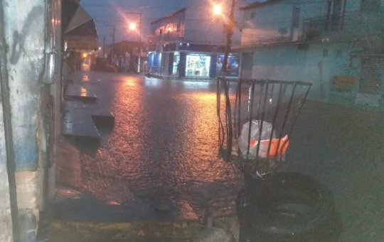 Chuva de granizo atinge região oeste da Bahia