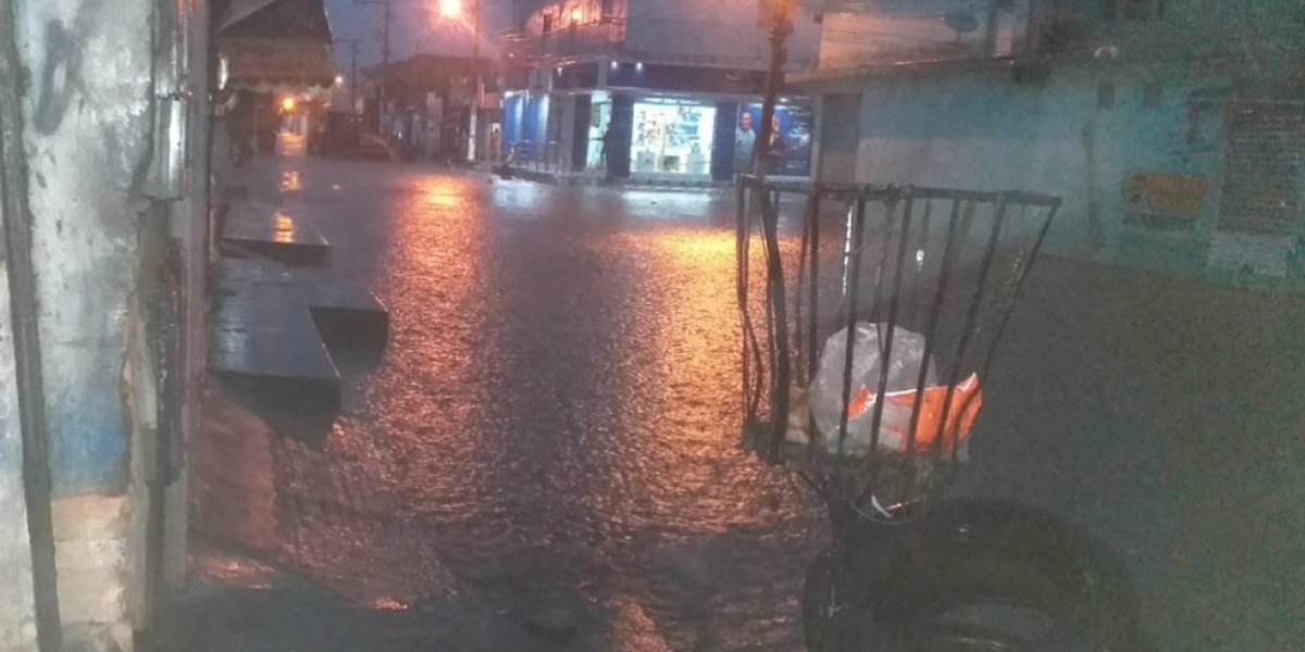 Chuva de granizo atinge região oeste da Bahia