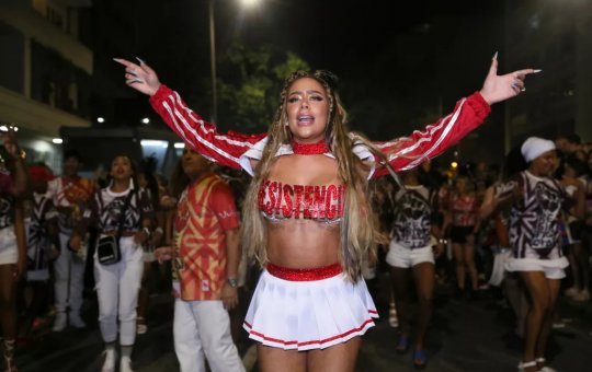 Escola de samba que irmã de Neymar é musa teria recebido R$ 500 mil da família