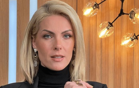 Ana Hickmann nega volta com Alexandre e explica uso de anel na mão esquerda