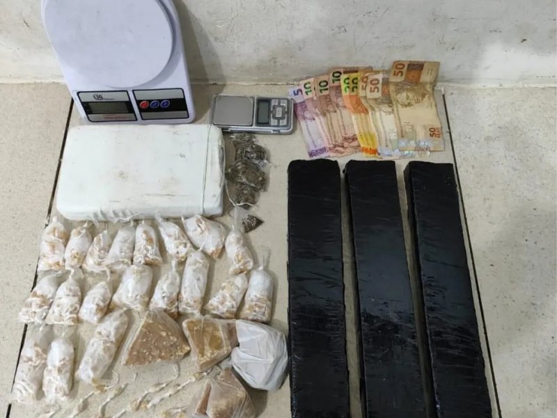 PM é preso ao ser encontrado com 4kg de drogas no interior da Bahia