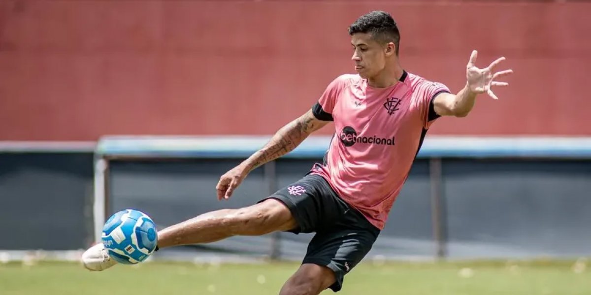 Vitória renova contrato com Camutanga até o fim de 2024