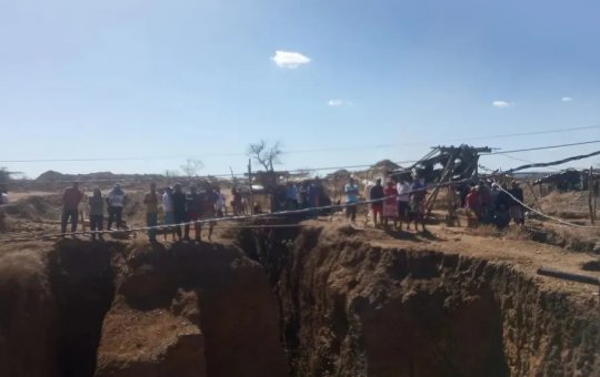Um homem morre e dois ficam feridos após deslizamento de terra em Cansanção