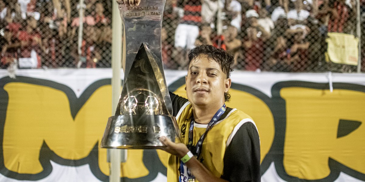 Fotógrafo do Vitória é vítima de Xenofobia na Arena Condá