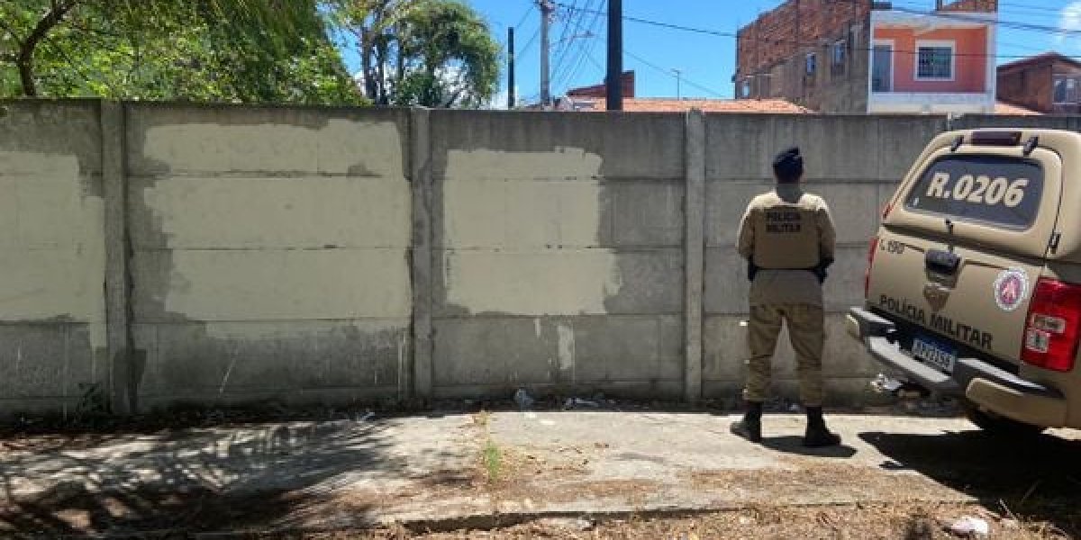 Após facções picharem os muros, policiamento é reforçado em Stella Maris