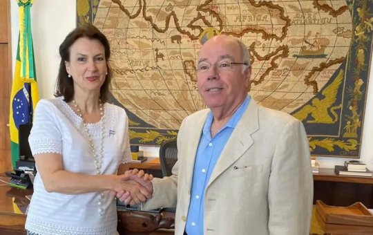 Chanceler indicada por Milei discute posse e Mercosul com Mauro Vieira