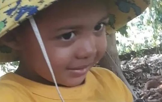 Garoto de dois anos morre atropelado ao tentar pegar bola na pista