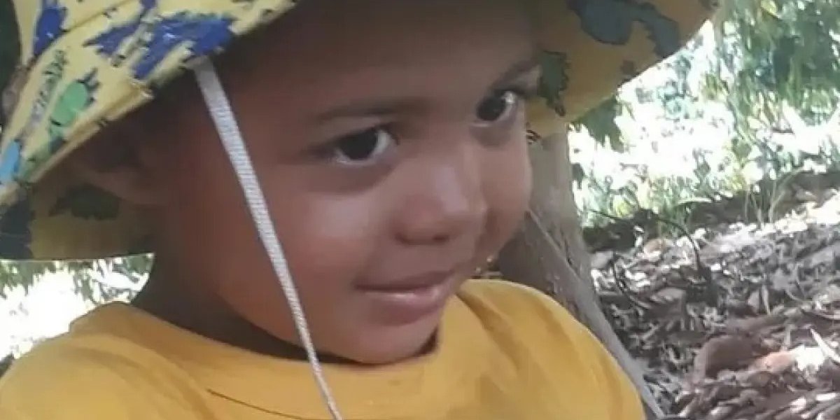 Garoto de dois anos morre atropelado ao tentar pegar bola na pista