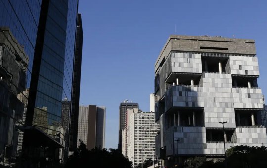 Petrobras seleciona escolas públicas para receber doação de notebooks