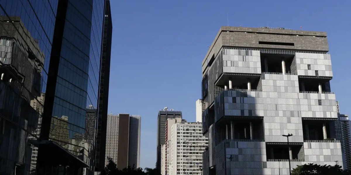 Petrobras seleciona escolas públicas para receber doação de notebooks