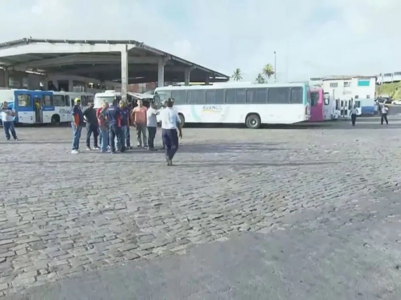  Rodoviários da região metropolitana encerram greve após acordo