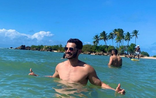 Amigos afirmam que dentista morto em apartamento hospedou suspeito