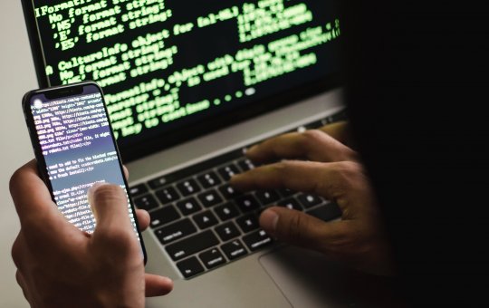 Operação contra pirataria apreende 4 computadores e bloqueia site na Bahia