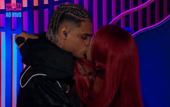 MC Cabelinho e Slipmami assumem relacionamento em TV aberta