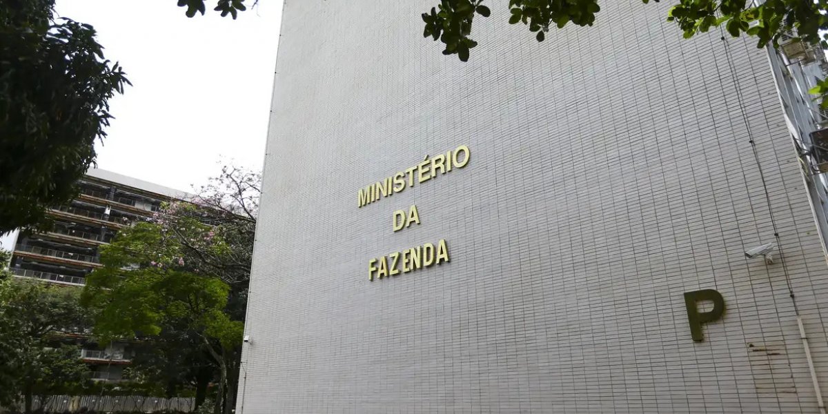 Superávit primário do Governo Central cai 40% em outubro