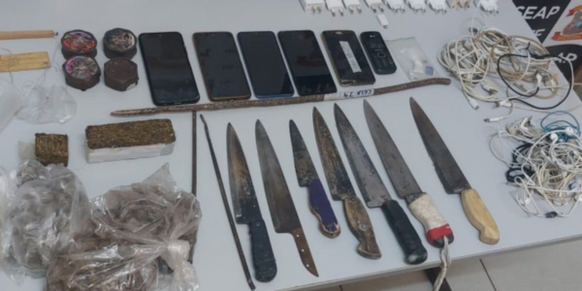 Drogas, armas e celulares são apreendidos em Conjunto Penal