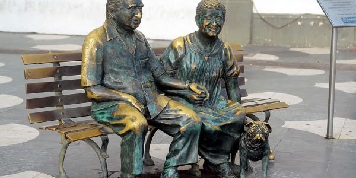 Monumento de Jorge Amado e Zélia Gattai é vandalizado em Salvador