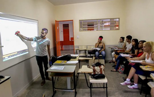 Incentivo para estudantes permanecerem no ensino médio é aprovado