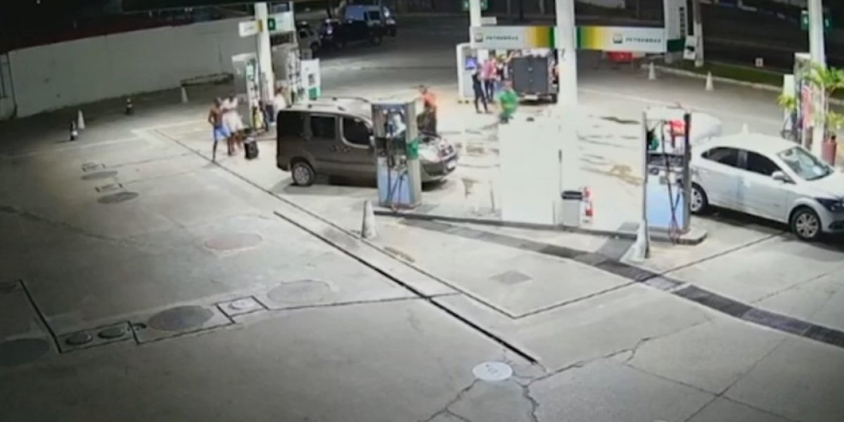 Câmera registra jovem de 18 anos morto em Itapuã antes do crime