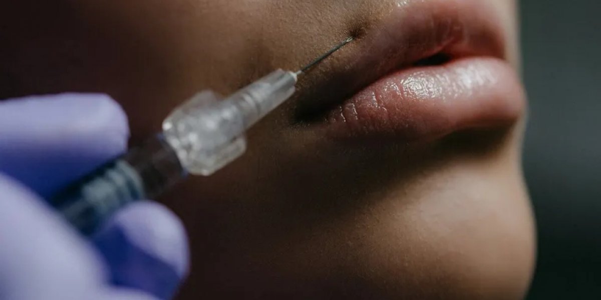 Biomédicas são condenadas a pagar R$ 50 mil por realizar procedimentos ilegais