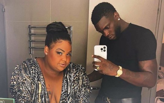 MC Carol assume namoro com ator de filme pornô gay