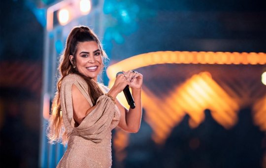 "Sabe quanto ele me dava por mês? Mil reais", diz Naiara Azevedo em entrevista