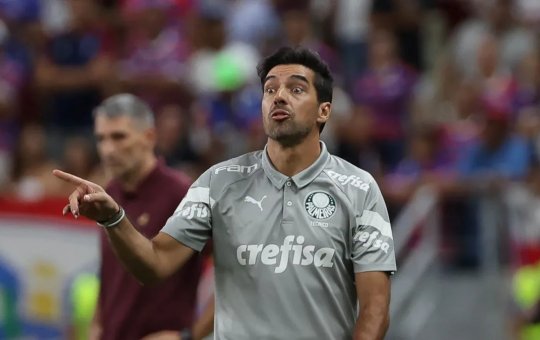 Abel Ferreira detona gramado do Allianz Parque e cita miçangas de Taylor Swift