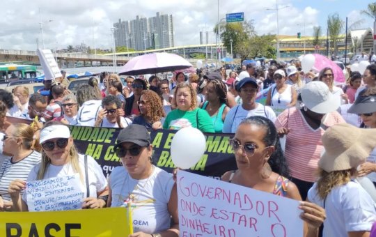 Profissionais da enfermagem fazem manifestação em Salvador