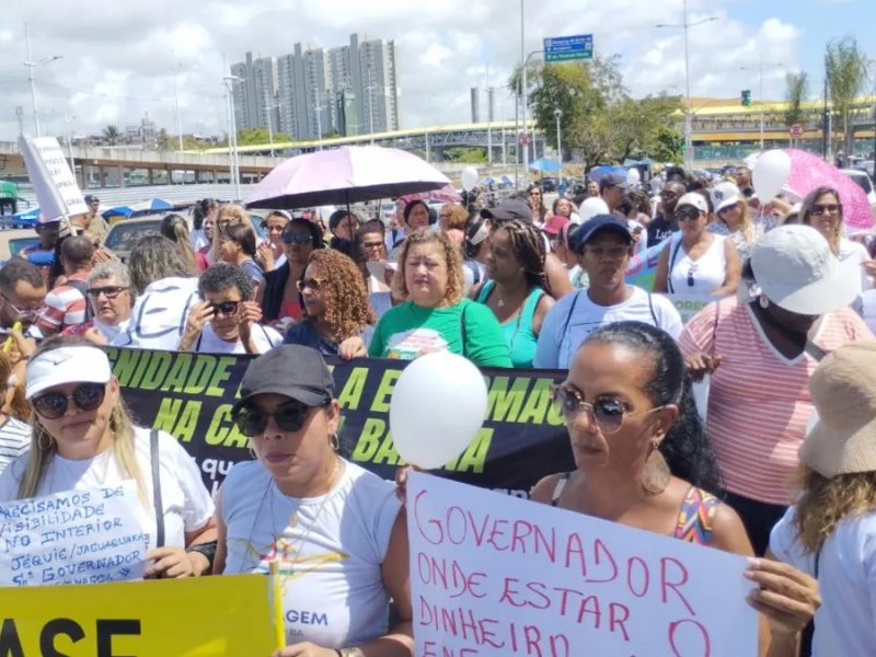 Profissionais da enfermagem fazem manifestação em Salvador