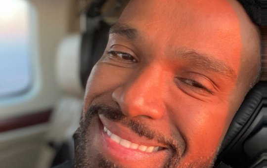 Antes de ter celular apreendido pela PF, Alexandre Pires se trancou em banheiro