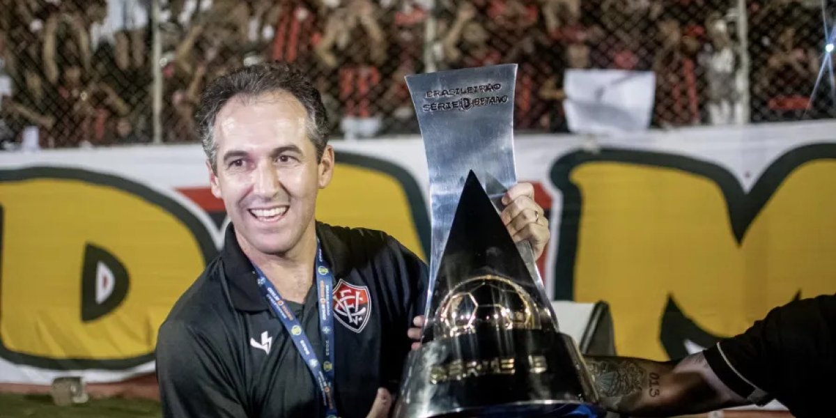 Vitória acerta renovação de Léo Condé para 2024