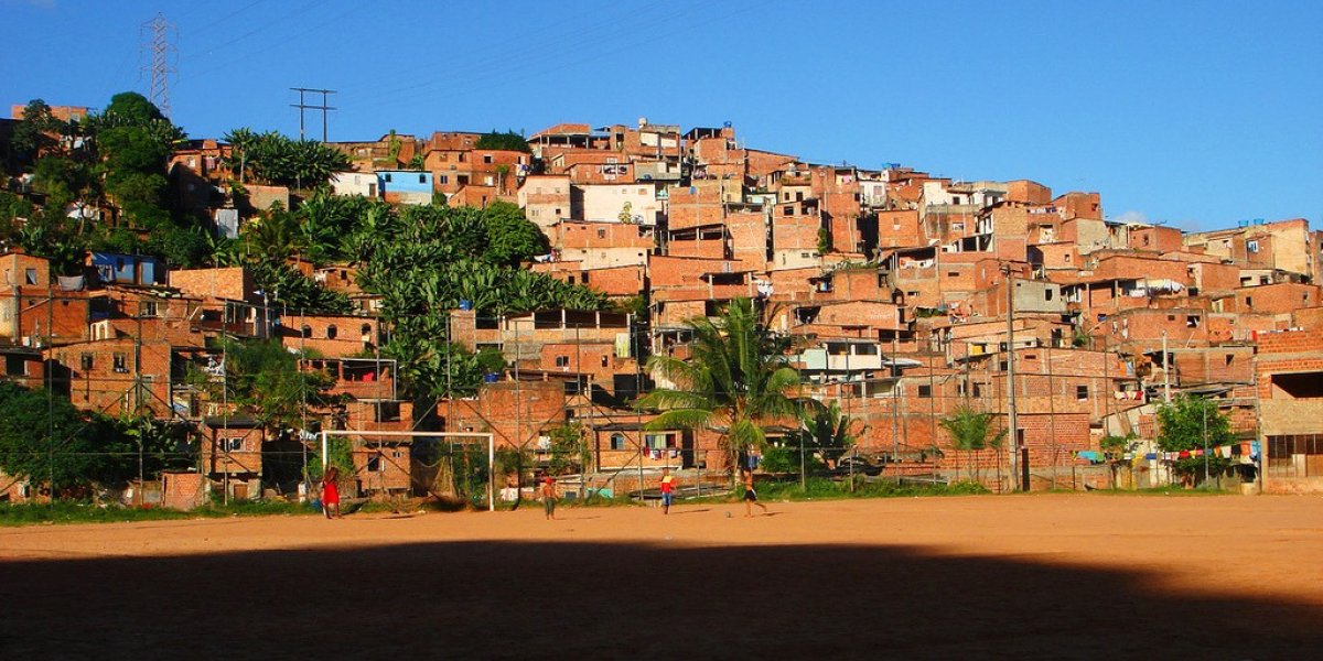 Homem faz duas mulheres reféns no bairro da Saramandaia