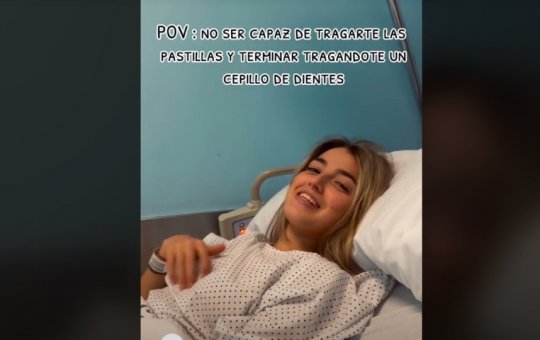 Jovem acaba engolindo escova de dentes na tentativa de remover comida engasgada