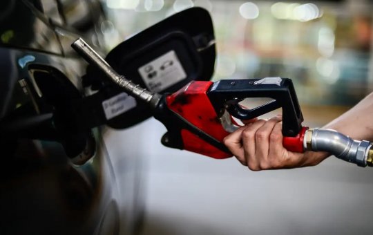 Petrobras reduz preço do diesel às distribuidoras amanhã